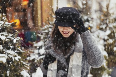 Noel kadın kar zamanında