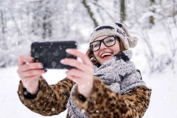 Дівчина робить selfie — стокове фото