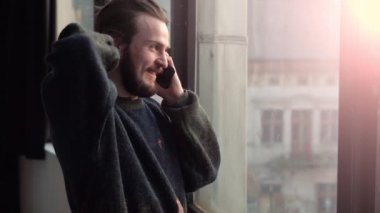 Pencere telefonla çocukla