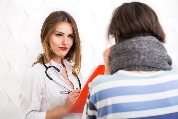 Doctor Asks Questions about the Illness — Stock Photo, Image