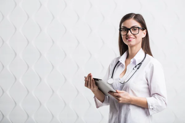 Doctor Using Tablet — Stock Photo, Image