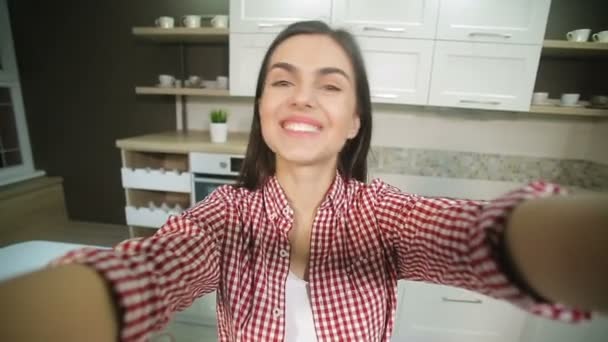 Guapa chica having video chat — Vídeos de Stock