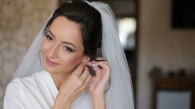 Güzel gelin Küpeli