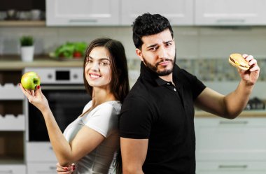 İki elma ve Hamburger arasında tereddüt