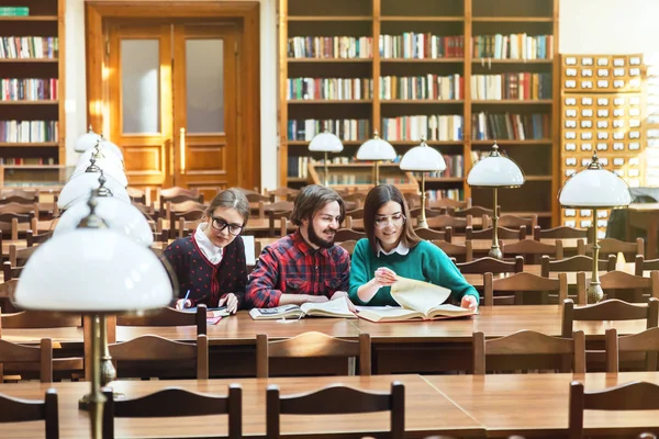 Groep studenten — Stockfoto