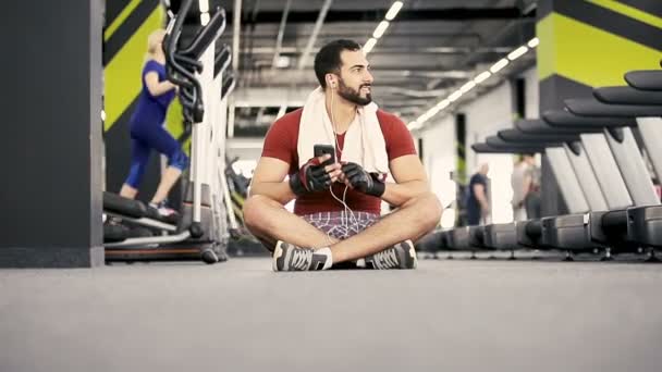 Man with Phone in Gym — Stok Video