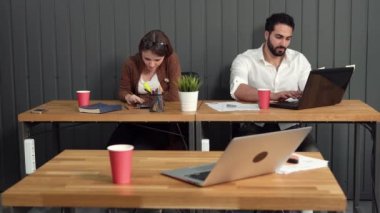Çok mutlu ofis çalışanları