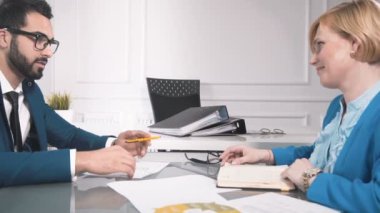 El sıkışma sahip iş ortakları