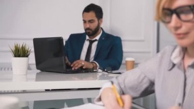 ofis çalışanı