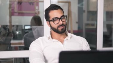 Adam görüşmeler meslektaşım için