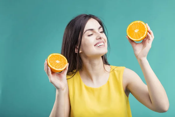 Beautiful Girl with Cutted Orange — Stock Photo, Image