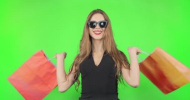 Chromakey Geçmişinde Alışveriş Torbası Olan Kadın