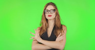 Esmer Kadın Chromakey Arkaplanda Gülümsüyor