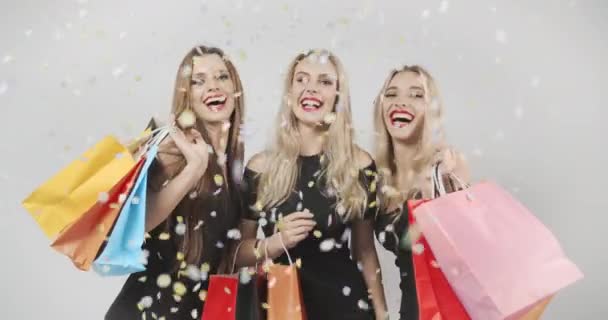 Confetti upada na Happy Ladies — Wideo stockowe