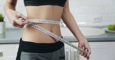 Kilometre dantelli Kadın