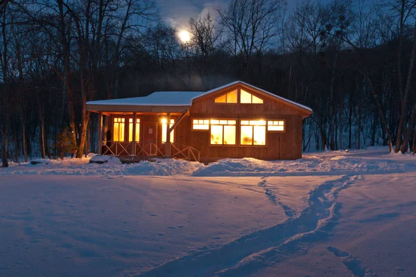 Una Pequeña Casa Madera Bosque Nevado — Foto de Stock