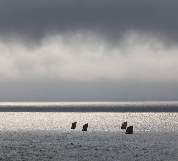 Fırtınadan Önce Denizde Yelkenliler — Stok fotoğraf