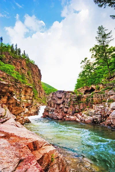 Paesaggio Estivo Fiume Selvaggio Montagna — Foto Stock