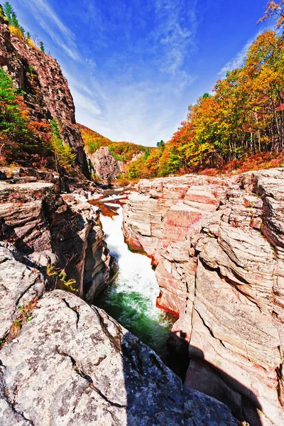 Podzimní Krajina Bouřlivé Horská Řeka — Stock fotografie