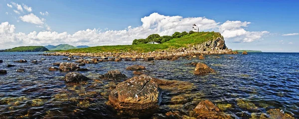 Landschap Rotsachtige Kust Azuurblauwe Zee — Stockfoto