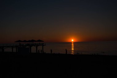 Deniz gün batımı tekne