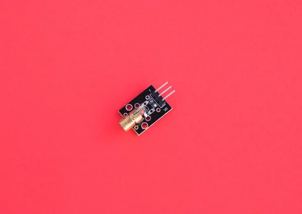 Kırmızı lazer verici, Arduino için nokta diyot bakır kafa modülü — Stok fotoğraf