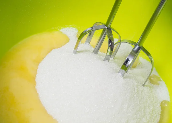 Mixer mixes the ingredients of chocolate chip cookies — Stock Photo, Image