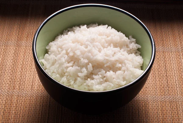 Biały ryż parzony w misce — Zdjęcie stockowe