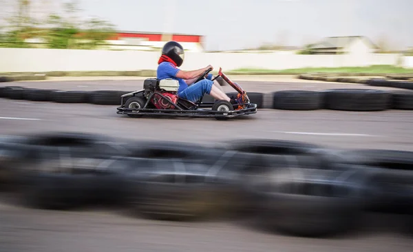 Corrida de karting indoor — Fotografia de Stock