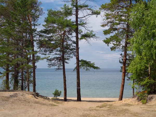 Sandiges Ufer des Baikalsees — Stockfoto