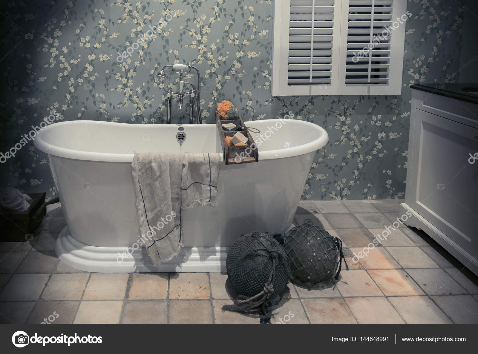 klassieke badkamer in landelijke stijl — Stockfoto © araraadt #144648991 klassieke badkamer in landelijke stijl — Stockfoto © araraadt #144648991