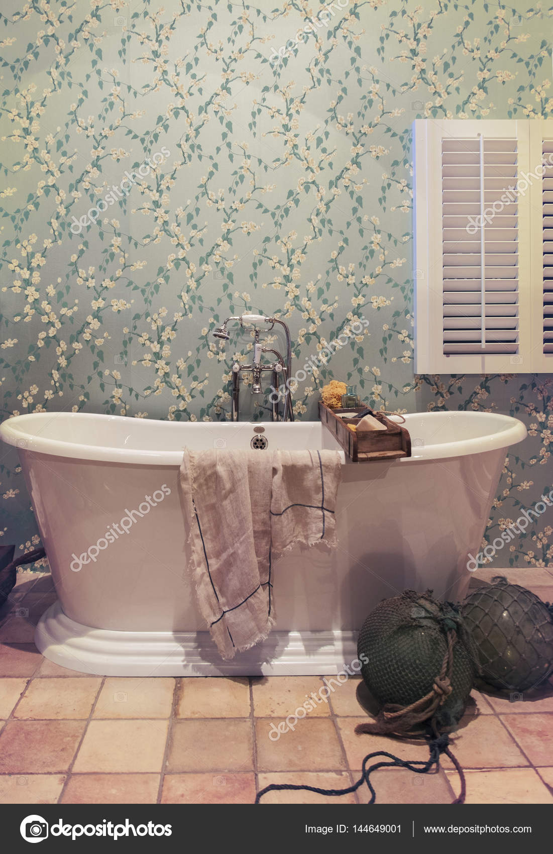 klassieke badkamer in landelijke stijl — Stockfoto © araraadt #144649001 klassieke badkamer in landelijke stijl — Stockfoto © araraadt #144649001