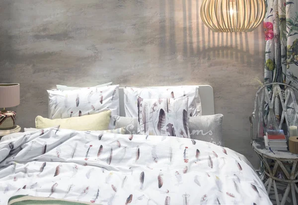 Dettaglio della camera da letto in stile campagna — Foto Stock