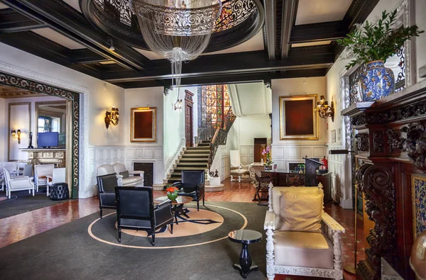Interiér z klasické luxusní hotelové hale — Stock fotografie