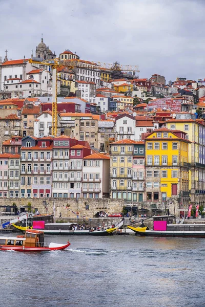 Historická část města Porto od řeky Douro — Stock fotografie