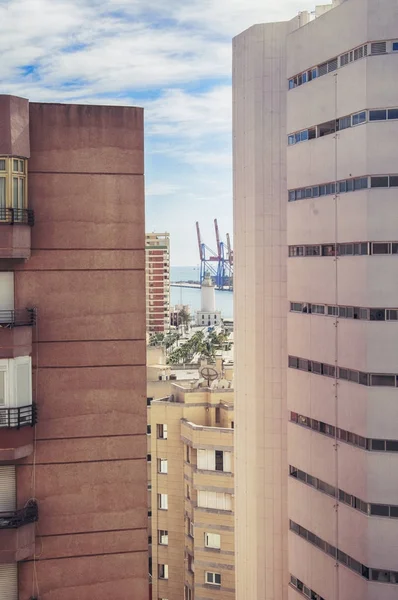Malaga Hafen und Leuchtturm — Stockfoto