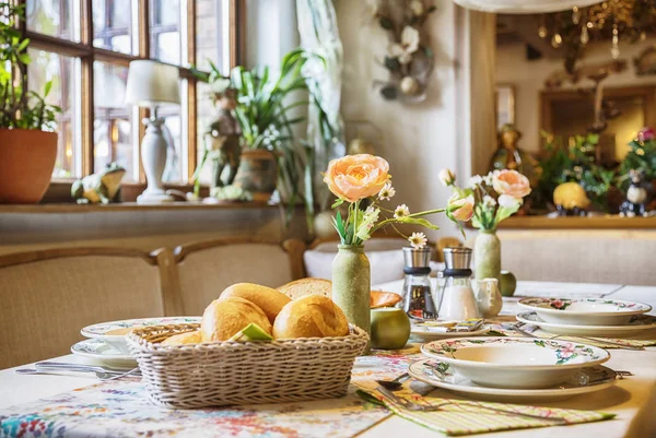 Abendessen im Café in der Nähe der Stadt Koblenz — Stockfoto