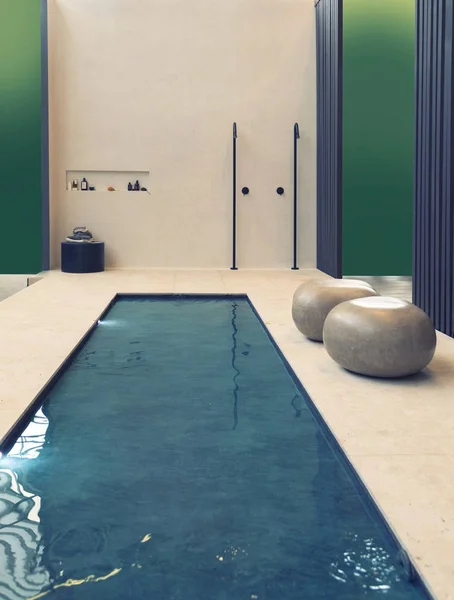 Casa piscina em estilo contemporâneo — Fotografia de Stock