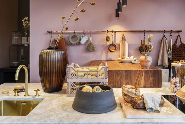 Detalle de interior de cocina moderna con diseño de temporada elemen — Foto de Stock