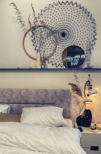 Detail des Schlafzimmers mit Natur-Design-Elementen — Stockfoto