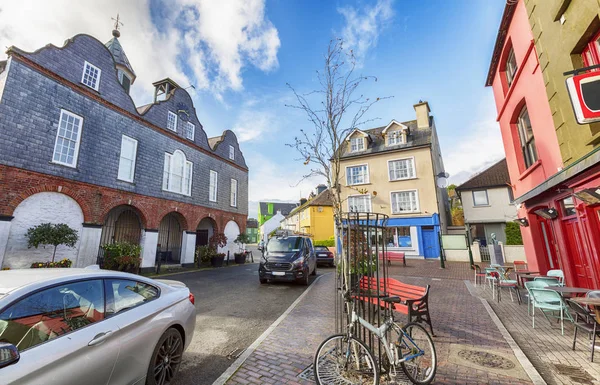 Ulice v centru obce Kinsale v blízkosti Cork, Irsko — Stock fotografie