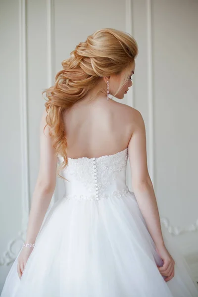 Portrait of beautiful blonde bride with fashion hairstyle and make-up — Stock Photo, Image