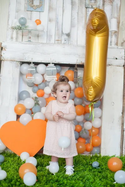 Meisje Van Baby Viert Haar Eerste Verjaardag — Stockfoto
