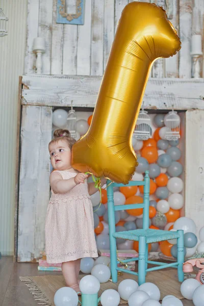 Meisje Van Baby Viert Haar Eerste Verjaardag — Stockfoto