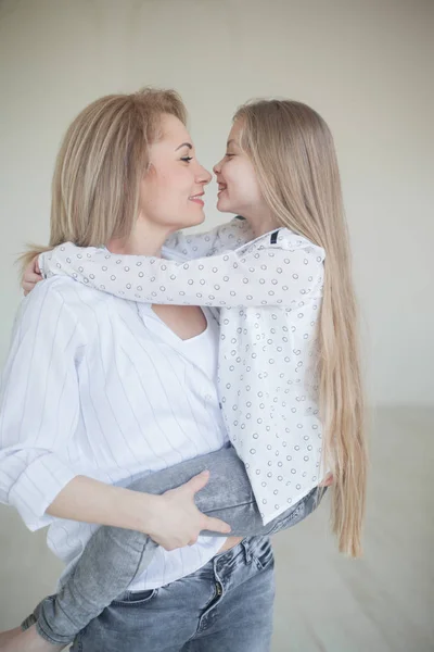 Lovely Beautiful Mom Daughter Mother Day — стоковое фото