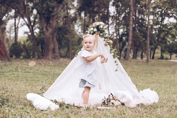 Bambina Che Festeggia Suo Compleanno — Foto Stock