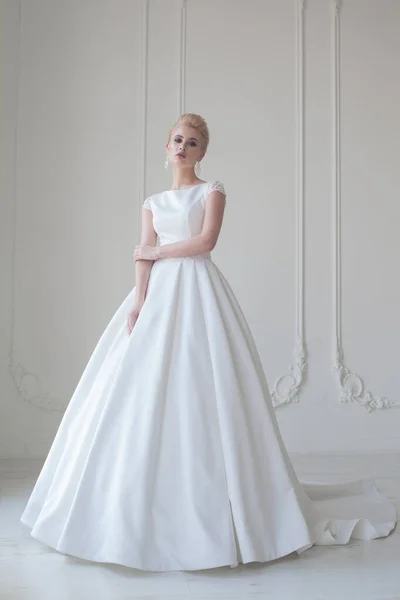 Portrait Beautiful Girl Wedding Dress — Stock Photo, Image