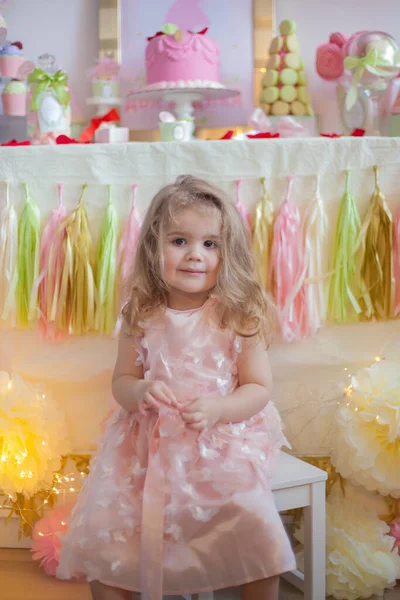 Little Girl Birthday Beautiful Candy Bar — Stock Photo, Image