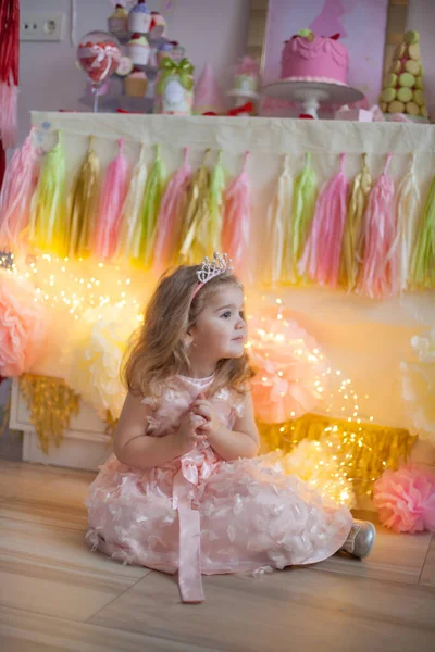 Little Girl Birthday Beautiful Candy Bar — Stock Photo, Image