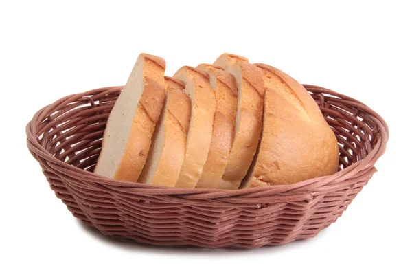 Kosár kenyeret a fehér háttér — Stock Fotó